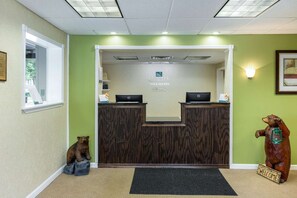 Lobby - Quality Inn & Suites Plattsburgh (Plattsburgh)