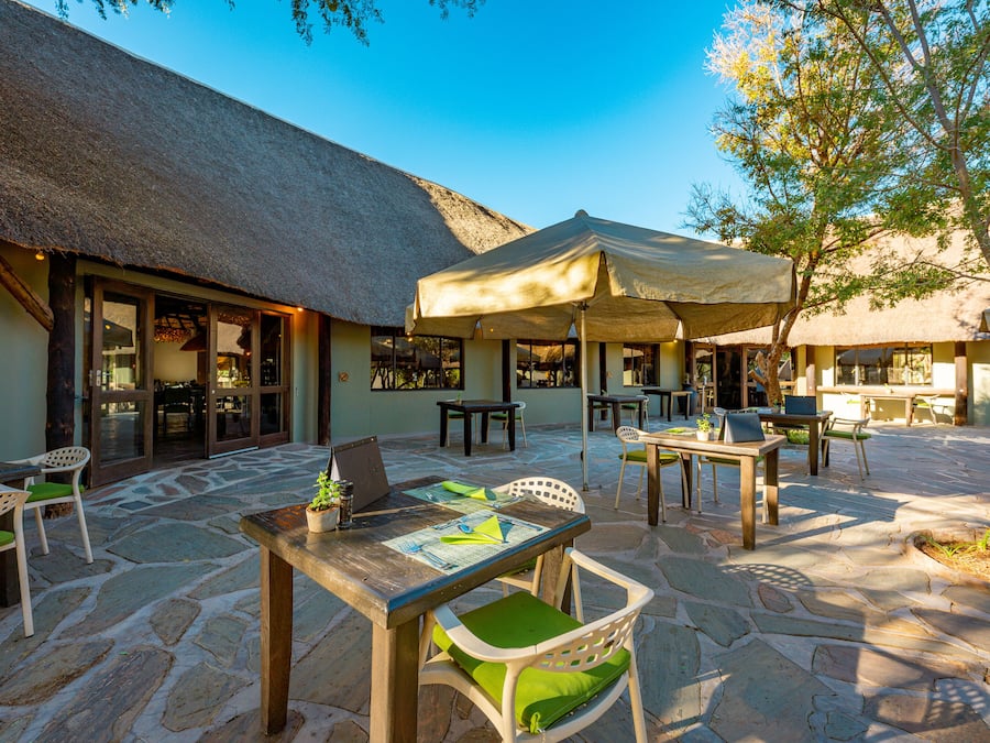 Sarapan dihidangkan, masakan tempatan dan antarabangsa, kolam renang