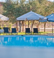 2 piscinas al aire libre, sillones reclinables de piscina