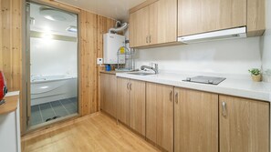 Basic Room, 1 Bedroom (spacaravan2) | 1 bedroom, free WiFi - Pocheon Kidsglampinggeo (Pocheon)