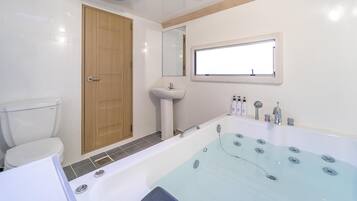 Basic Room, 1 Bedroom (spacaravan2) | 1 bedroom, free WiFi