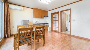 2 bedrooms, free WiFi - Ganghwa Dondaemoru Pension (Incheon)
