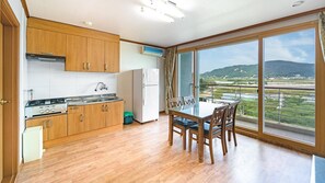 2 bedrooms, free WiFi - Ganghwa Dondaemoru Pension (Incheon)
