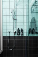 Camera Standard con 2 letti singoli | Bagno | Doccia, soffione a pioggia, asciugacapelli, bidet