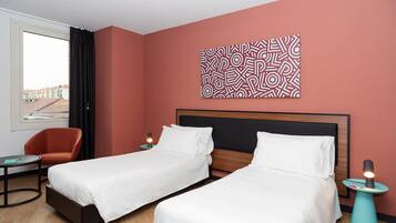 Habitació amb dos llits individuals estàndard | Caixa forta a l'habitació, wifi gratuïta i roba de llit