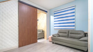 Basic Room, 2 Bedrooms (hwang-geumhyang) | 1 bedroom, free WiFi - Seogwipo Haevichipoonggyeong Pension (Seogwipo)