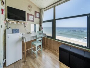 Basic Room, 1 Bedroom (203ho) | 1 bedroom, free WiFi - Gangneung Daleulsamkinbada Pension (Gangneung)