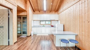 Basic Room, 1 Bedroom (One bedroom house-2) | 1 bedroom, free WiFi - Seogwipo J&J Pension (Seogwipo)