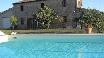Superior-Apartment, 1 Schlafzimmer, Terrasse, Gartenblick | Pool auf dem Dach | Außenpool (je nach Saison geöffnet)