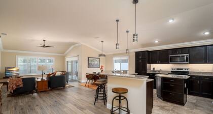 Everything! 3/2, FREE golf & 4-seat cart, RESIDENT passes, pets, near Brownwood