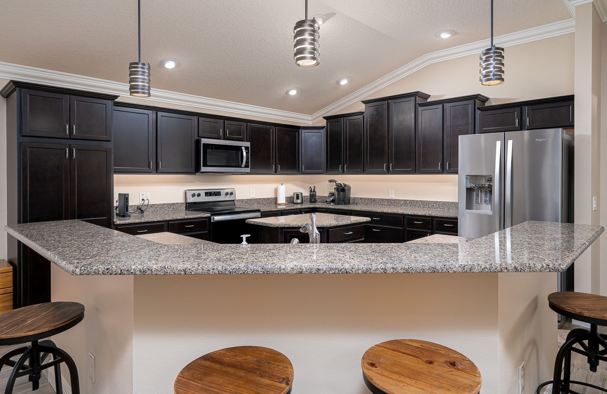 ثلاجة، ميكروويف، فرن، موقد طهي مسطح