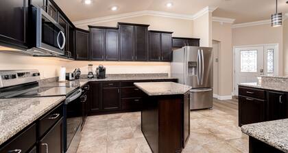 Everything! 3/2, FREE golf & 4-seat cart, Resident passes, pets, near Brownwood