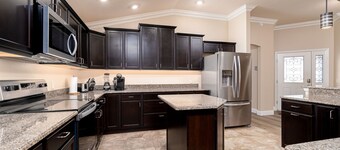 Everything! 3/2, FREE golf & 4-seat cart, Resident passes, pets, near Brownwood