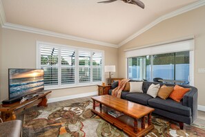 Smart TV, video games, books, printers - Everything! 3/2, FREE golf & 4-seat cart, RESIDENT passes, pets, near Brownwood (The Villages)