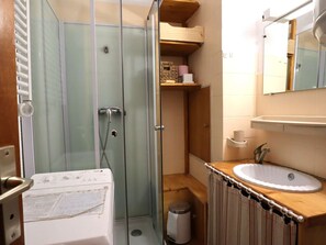 Bathroom - Cozy mountain apartment, 2-3 people, balcony, near shops (Beaufort)