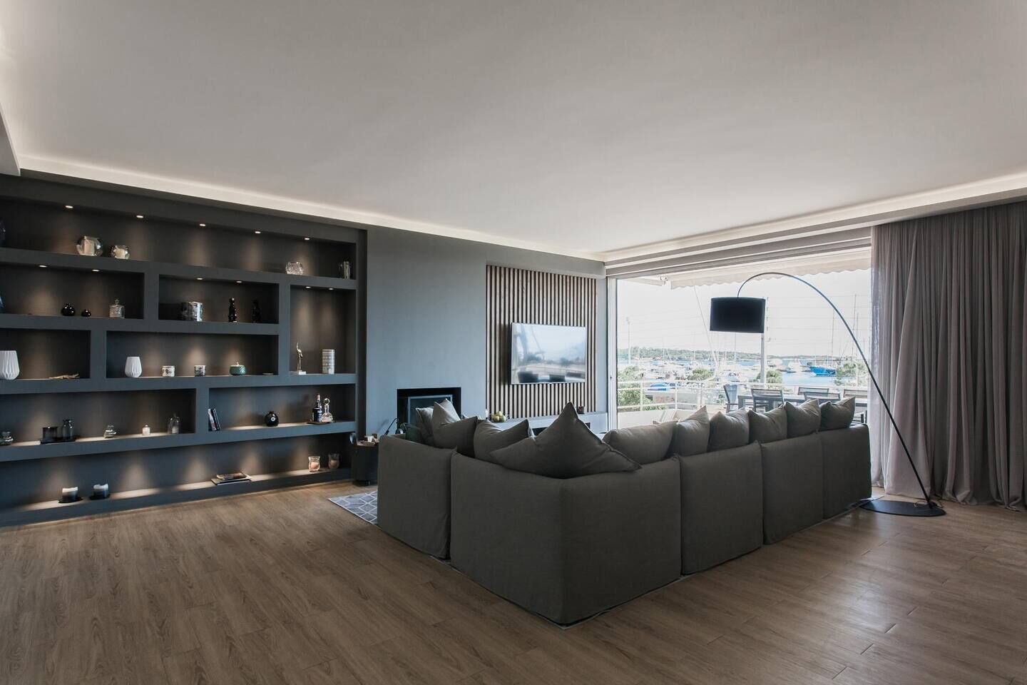 Smart TV, caminetto, studio