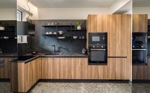 Refrigerador, horno, parrilla de estufa y lavavajillas