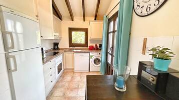 Køleskab, mikrobølgeovn, ovn, kogeplade