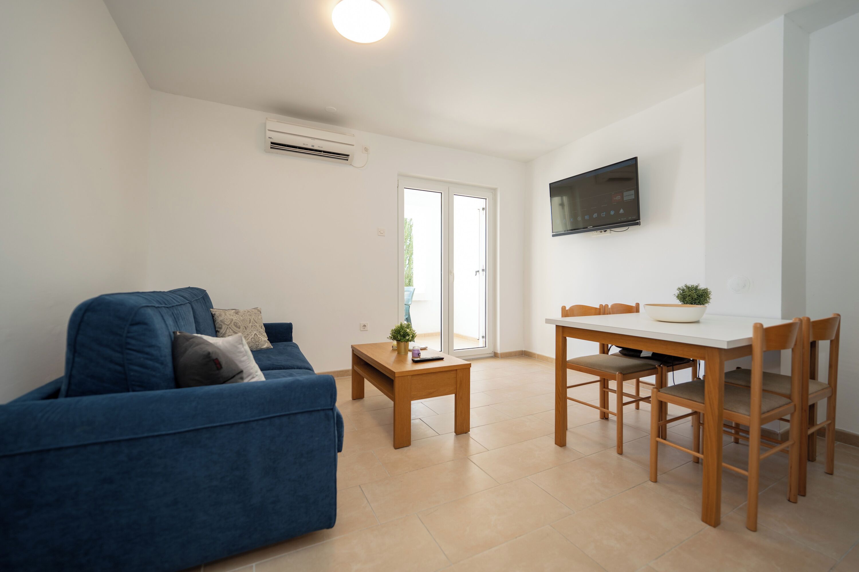 70 吋電視連衛星電視頻道