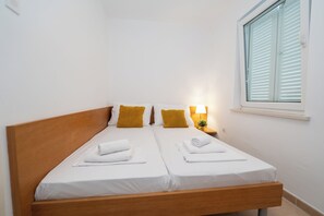 1 bedroom, bed sheets - Apartments Adela II (Novalja)