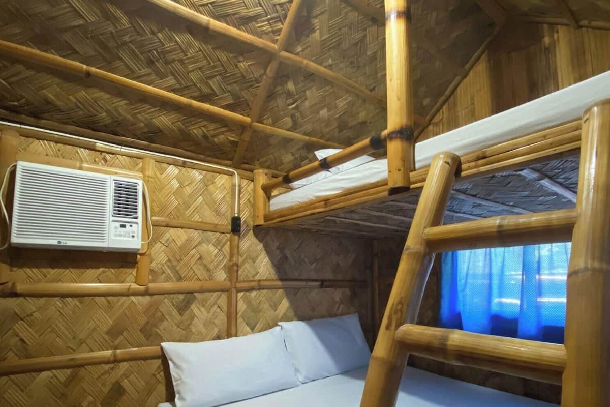 In-room safe, free WiFi, bed sheets