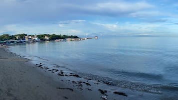 Pantai berhampiran