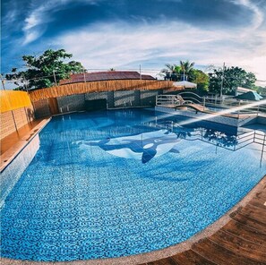 Kolam renang outdoor
