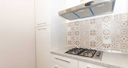 GuestHost - NEW! Roomy & Bright Apt x 4 LINGUA / MOLINETTE