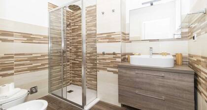 GuestHost - NEW! Roomy & Bright Apt x 4 LINGUA / MOLINETTE