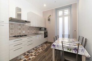 Fridge, stovetop