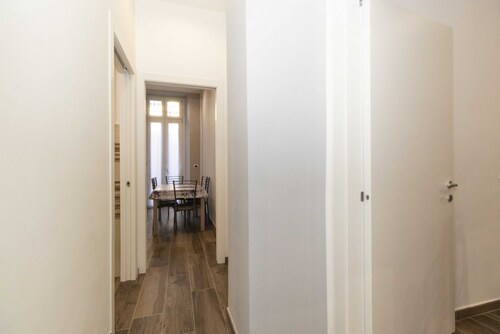 GuestHost - NEW! Roomy & Bright Apt x 4 LINGUA / MOLINETTE
