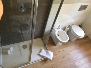 Apartment, 2 Schlafzimmer, Küche | Badezimmer | Umweltfreundliche Kosmetikartikel