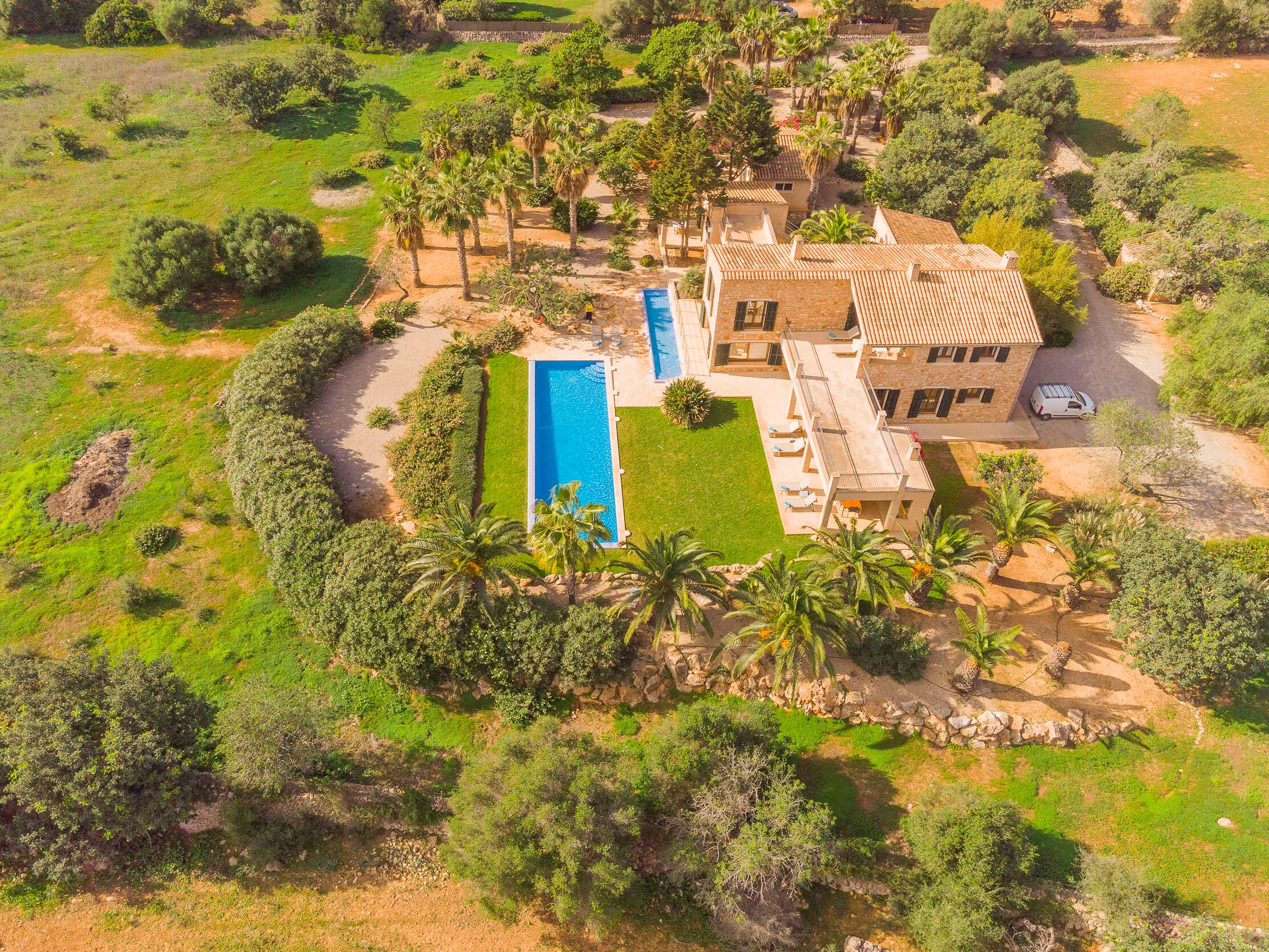 المنشأة من الخارج