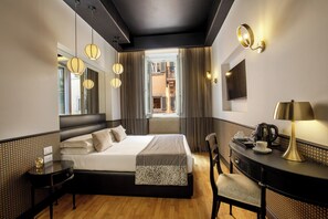 Superior Double Room | Minibar, in-room safe, desk, soundproofing - Relais Luxury Corso (Rome)