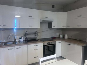 Fridge, microwave, oven, coffee/tea maker
