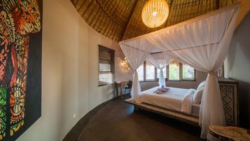 Luxury Villa, 3 Bedrooms | 3 bedrooms, desk, iron/ironing board, free WiFi