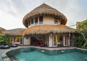 Outdoor pool - 3BRLuxury Villas Merci Resort Seminyak 2 (Seminyak)