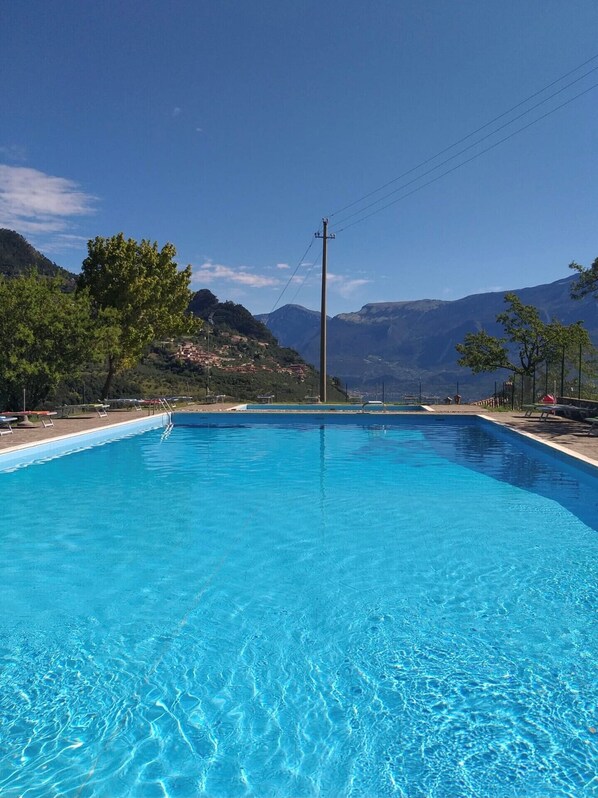 Pool - Corte Trepée, in the old town of Piovere (Tignale)