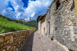 Property grounds - Corte Trepée, in the old town of Piovere (Tignale)