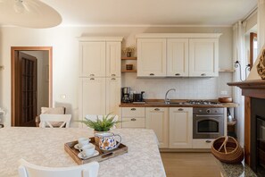 Fridge, microwave, oven, dishwasher - Corte Trepée, in the old town of Piovere (Tignale)