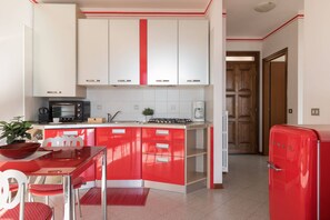 Refrigerador, microondas, horno y lavavajillas