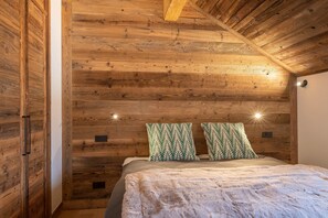 6 bedrooms, iron/ironing board, internet, bed sheets