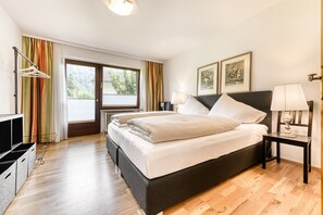 Villa | 5 bedrooms, desk, free WiFi, bed sheets - Panoramavilla Bludenz by A-Appartments (Bludenz)