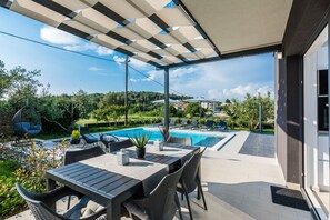 Outdoor dining - Villa Rossa - Three Bedroom Villa with Pool & Jacuzzi (Pašman)