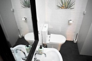 Shower - 3 Bedroom Apartment - B&B Alicante Centro (Alacant)