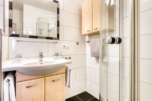 Bathroom - Panorama FW Blümentin by A-Appartments (Tschagguns)