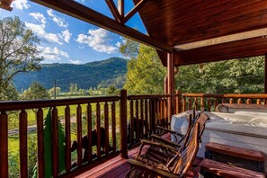 Outdoor spa tub - Papa Bear, Hot Tub, WIFI,  $560 FREE tickets each paid day!!! (Sevierville)
