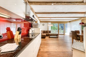 Fridge, microwave, oven, stovetop - Dahoam-Apartments by AA-Appartments (Buerserberg)
