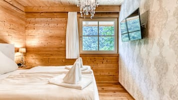 2 bedrooms, soundproofing, free WiFi, bed sheets