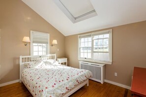 3 chambres, fer et planche à repasser, Wi-Fi gratuit, draps fournis